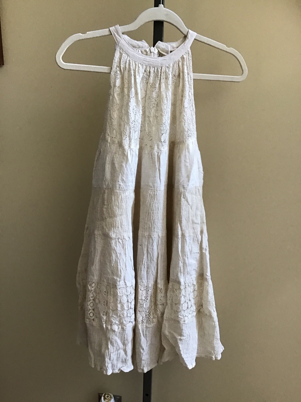 YOUNG THREADS NWT Dress Lace Halter Style Size Large